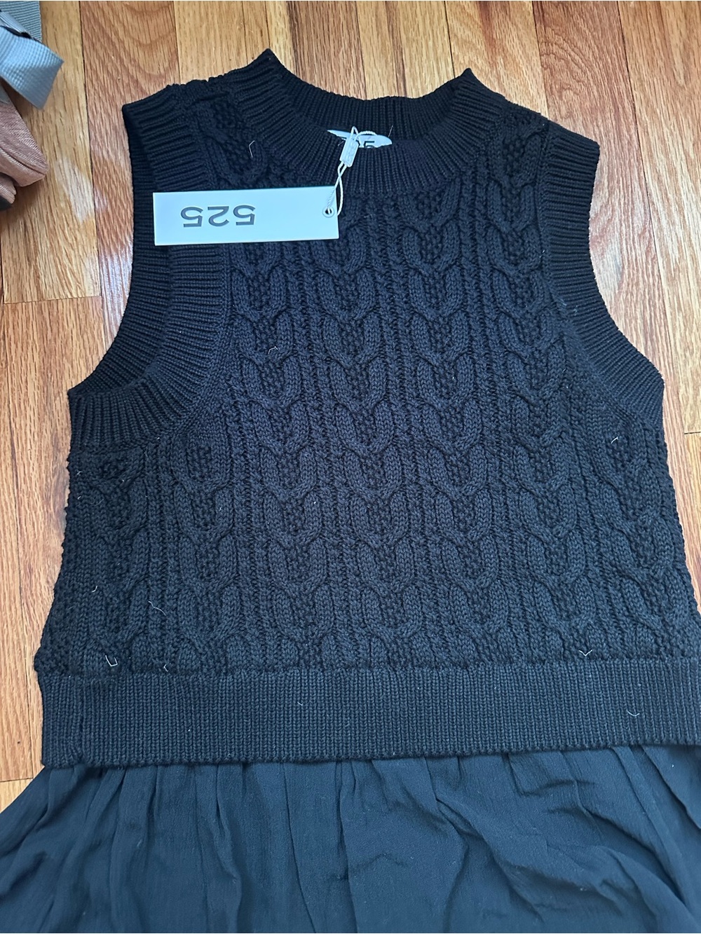 Black sleevless sweater